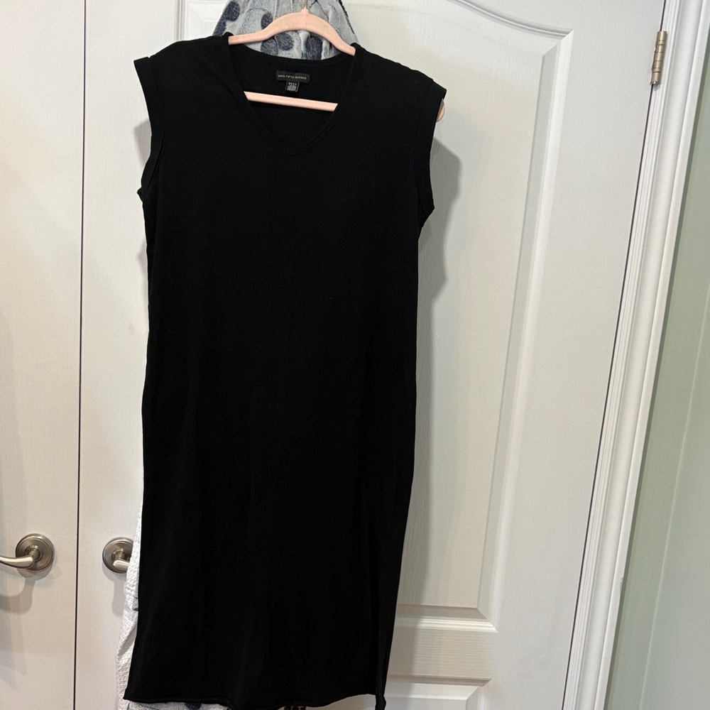 Saks Fifth Avenue Black V-Neck Short Sleeve Tee Dress